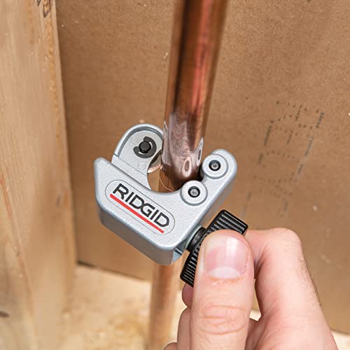 RIDGID 40617 Model 101 Close Quarters Tubing Cutter with 1/4"-1-1/8" Cutting Capacity, Silver