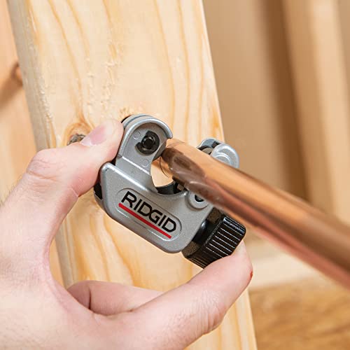 RIDGID 40617 Model 101 Close Quarters Tubing Cutter with 1/4"-1-1/8" Cutting Capacity, Silver